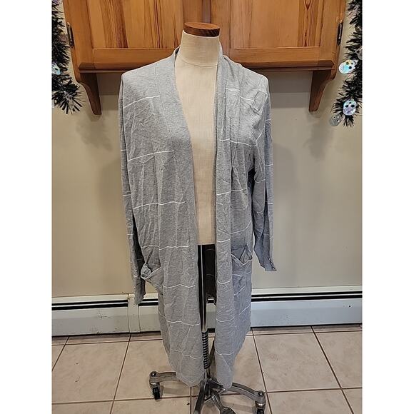 New 89th Madison Women’s Gray White Striped Cardigan Plus Size 3X - Picture 1 of 9